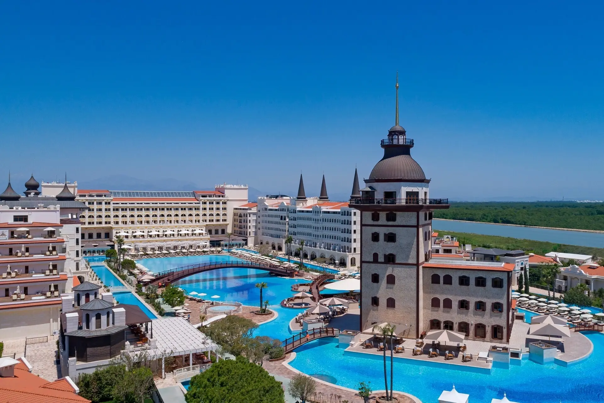 Панорама на хотела с басейните и високата кула – Mardan Palace (ex. Titanic), Лара Кунду
