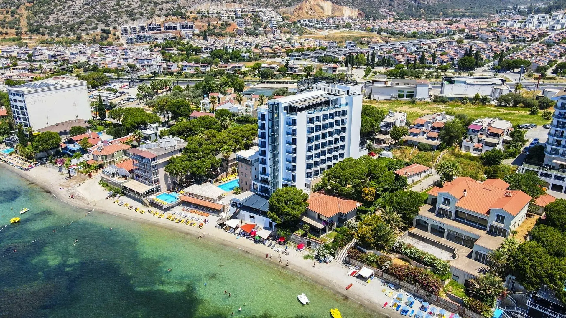 Хотелът на брега на морето и плажната ивица, поглед отгоре – Signature Blue Resort, Кушадасъ