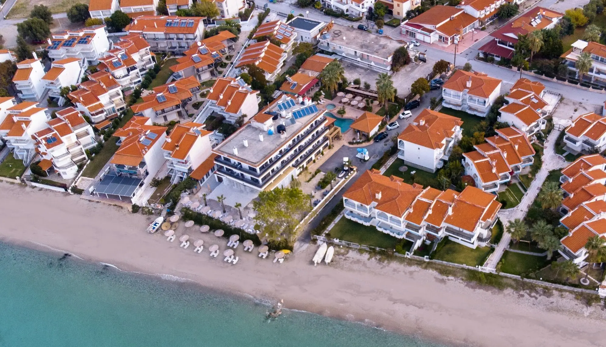 Въздушен изглед към хотела и плажа – Greek Pride Evlogia Seafront, Касандра
