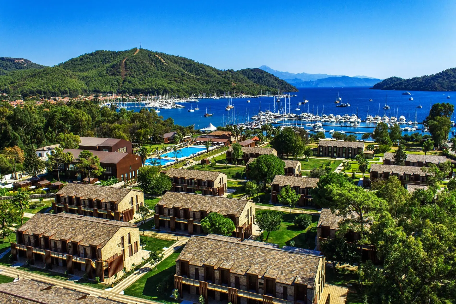 Вилите на хотела сред зеленина над залива на Гьоджек – Rixos Premium Gocek (16+), Фетие