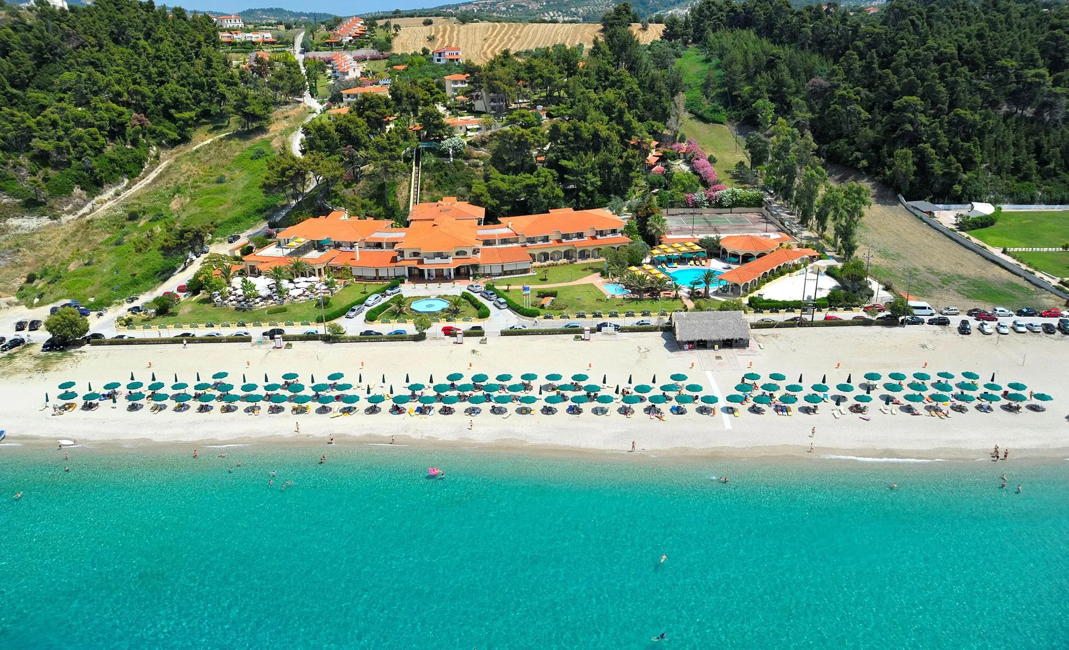Хотелът, плажът и тюркоазеното море от въздуха – Possidi Holidays Resort, Касандра