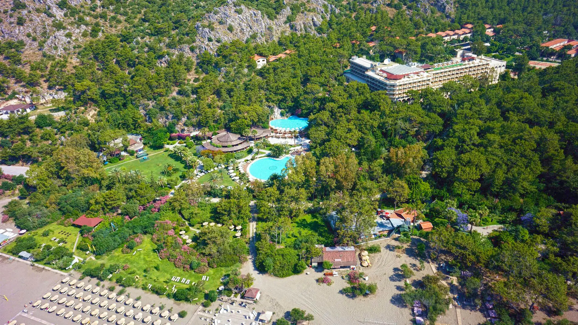 Въздушен изглед към хотела сред борова гора и басейни – TUI Magic Life Sarigerme, Фетие
