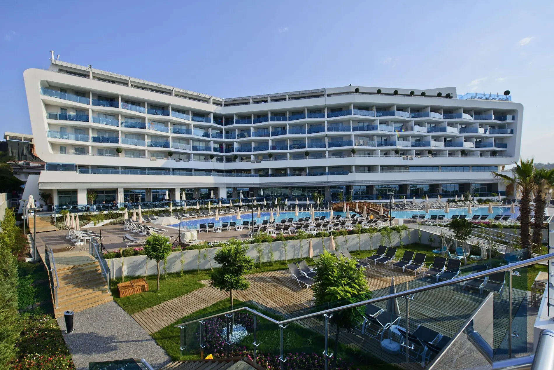 Фасада на хотела със стъклени балкони и басейн на преден план – Selene Beach & SPA Hotel (16+), Алания