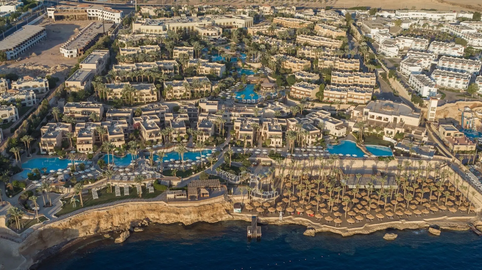 Изглед от въздуха към хотела, басейните и кораловия бряг – The Grand Hotel Sharm El Sheikh, Шарм ел Шейх