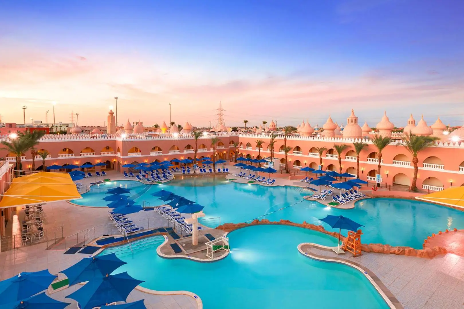 Басейн с островчета и сини чадъри пред сгради с куполи – Pickalbatros Alf Leila Wa Leila Hotel Hurghada, Хургада