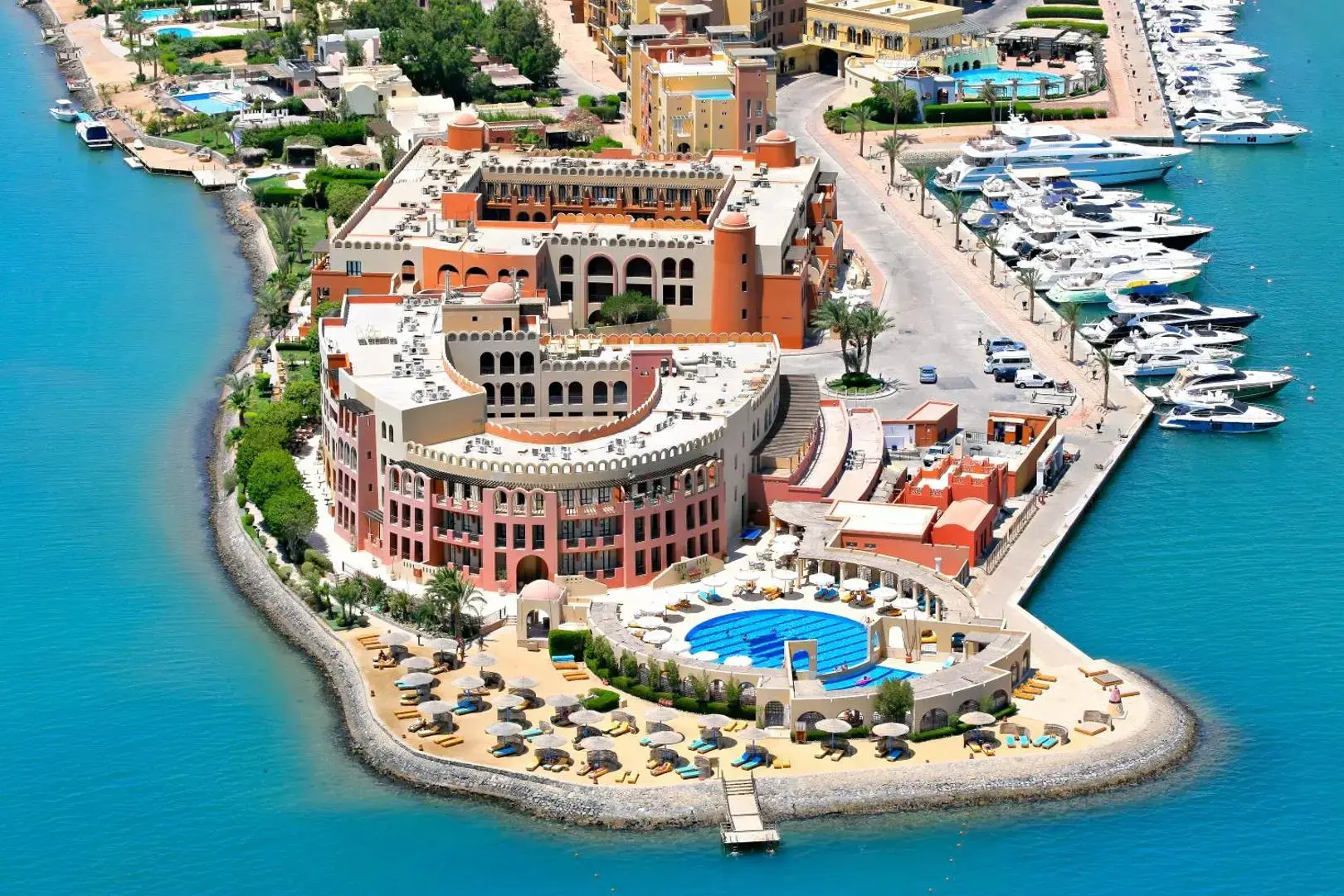 Хотелът на полуостров в марина Абу Тиг с басейн и тюркоазена вода – Three Corners Ocean View El Gouna (16+), Ел Гуна