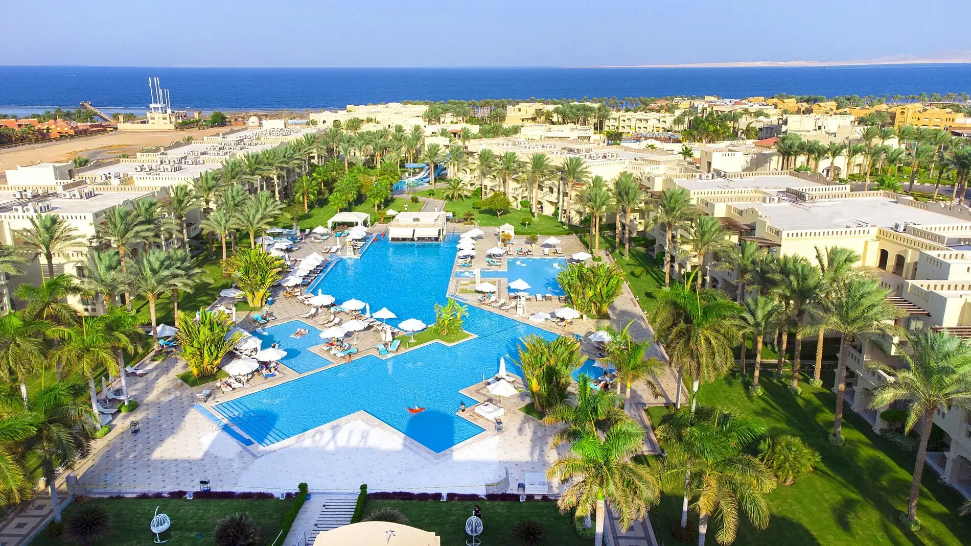Лагунни басейни сред палми и изглед към морето от въздуха – Rixos Sharm El Sheikh (Adults Only 18+), Шарм Ел Шейх