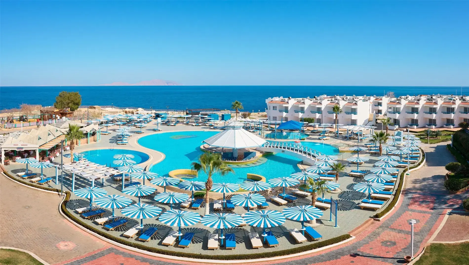 Изглед от въздуха към басейните, бунгалата и морето – Dreams Beach Resort Sharm El Sheikh, Шарм Ел Шейх