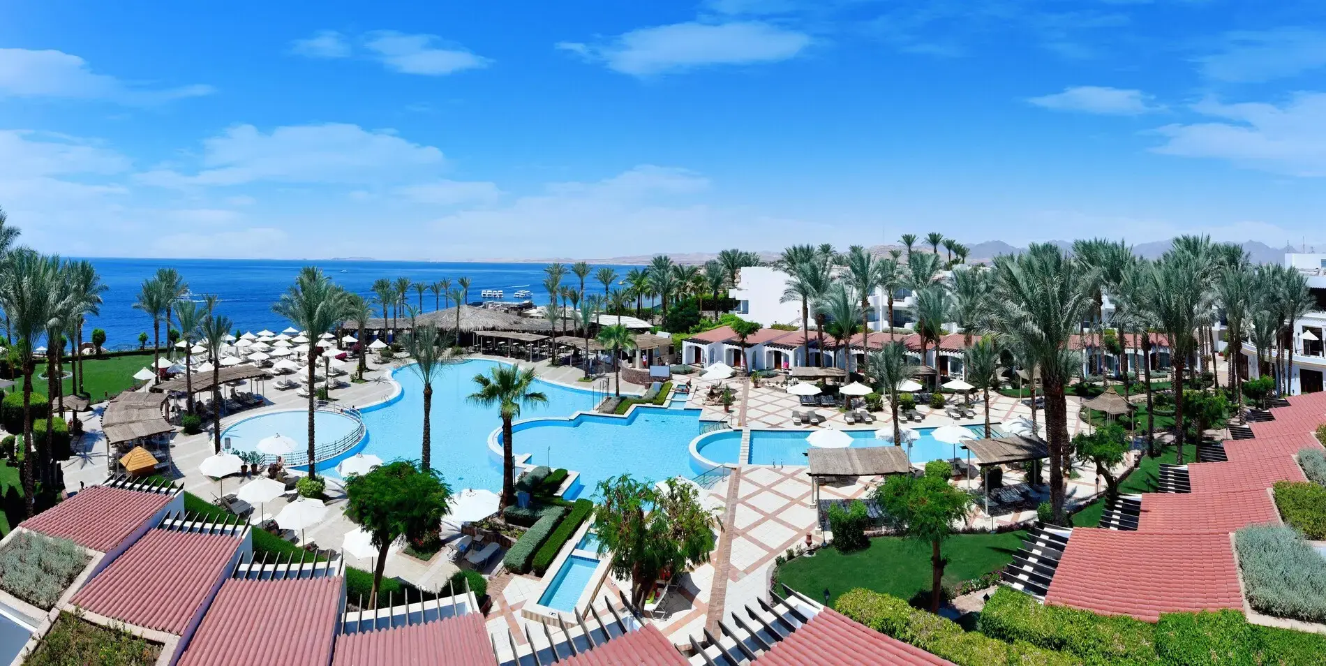 Изглед от въздуха към хотела, басейните и Червено море – Jaz Fanara Resort, Шарм ел Шейх