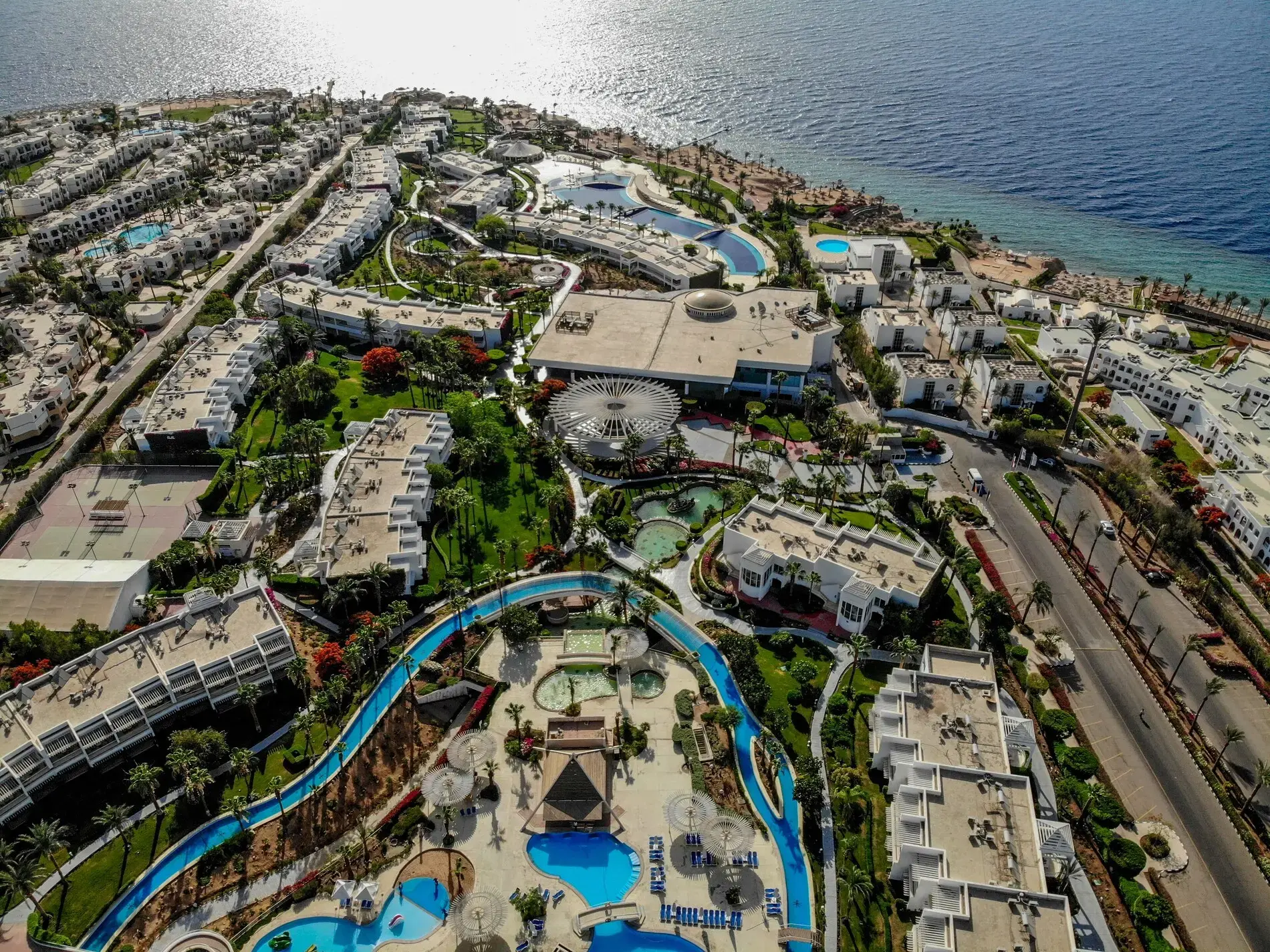 Изглед от въздуха към хотела, басейните и морския бряг – Monte Carlo Sharm Resort Spa & Aqua Park, Шарм Ел Шейх