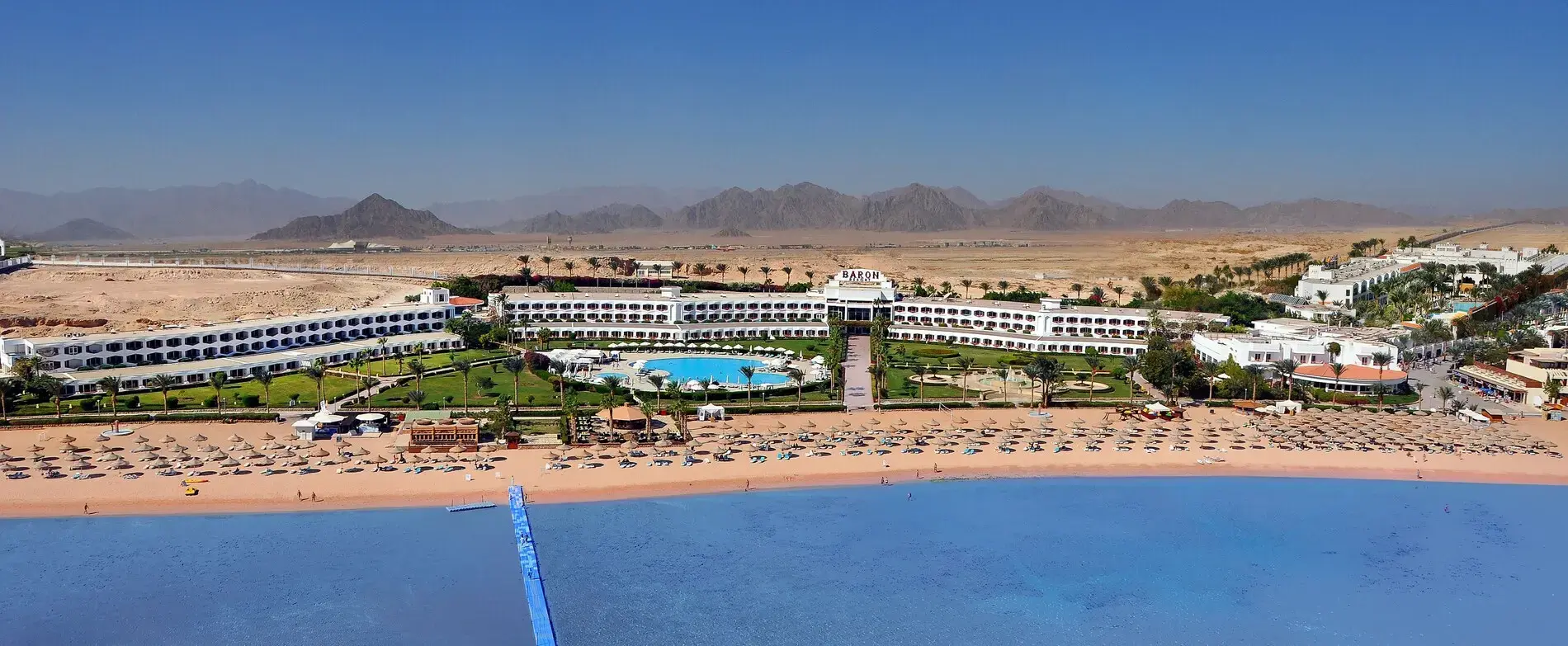 Изглед от въздуха към хотела, плажа и морето с планините – Baron Palms Sharm El Sheikh (16+), Шарм Ел Шейх