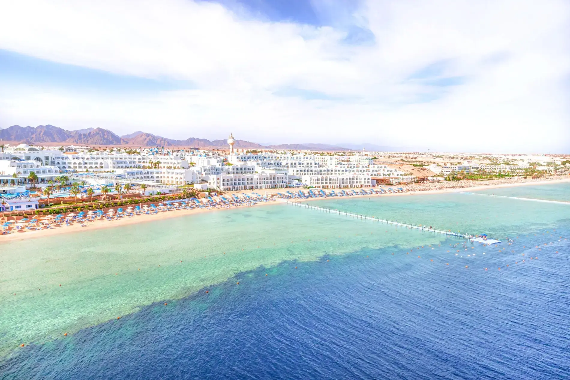 Панорама от въздуха към тюркоазения залив и планините – Pickalbatros Palace Resort - Sharm El Sheikh, Шарм Ел Шейх