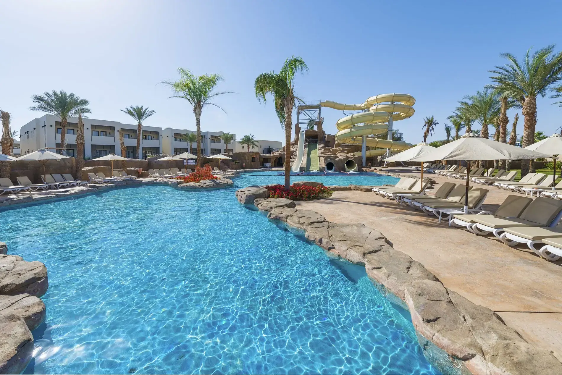 Лазурен басейн с пързалки и цветни лехи – SENTIDO Reef Oasis Aqua Park Resort, Шарм Ел Шейх