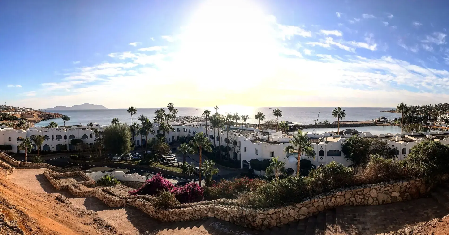 Панорама на комплекса с белите сгради и залива – Domina Coral Bay Aquamarine Deluxe Beach, Шарм Ел Шейх
