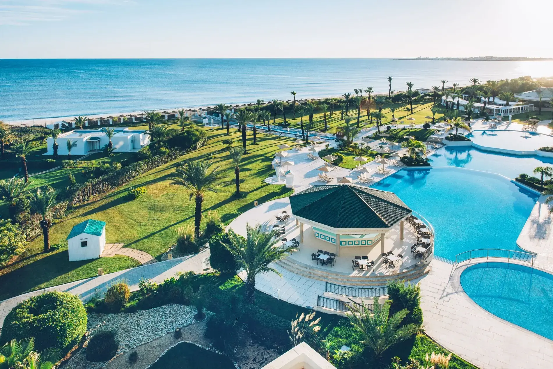 Изглед от въздуха към басейните, градината с палми и морето – Iberostar Selection Royal El Mansour, Махдия