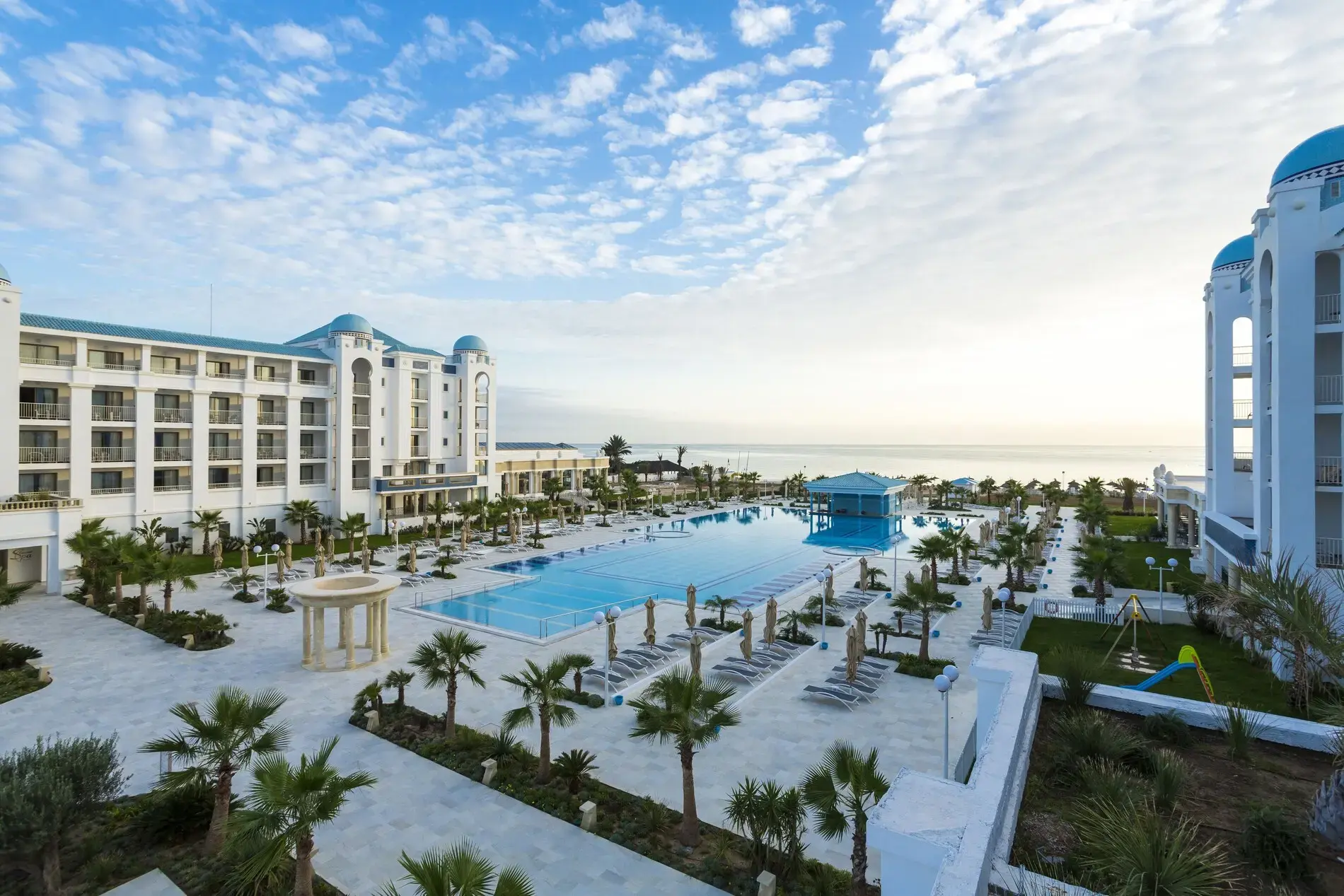 Изглед от хотела към басейна, градините и морето – Barcelo Concorde Green Park Palace, Сус