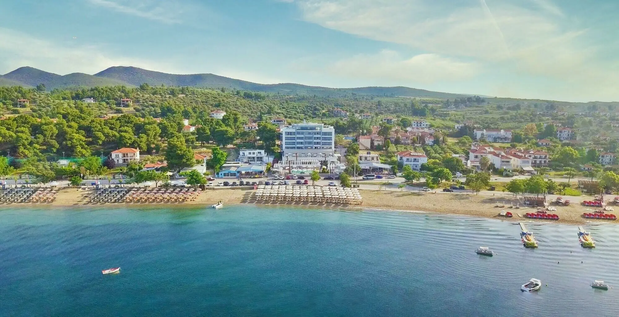 Хотелът, плажът и залива от въздуха – Elinotel Sermilia Resort, Ситония