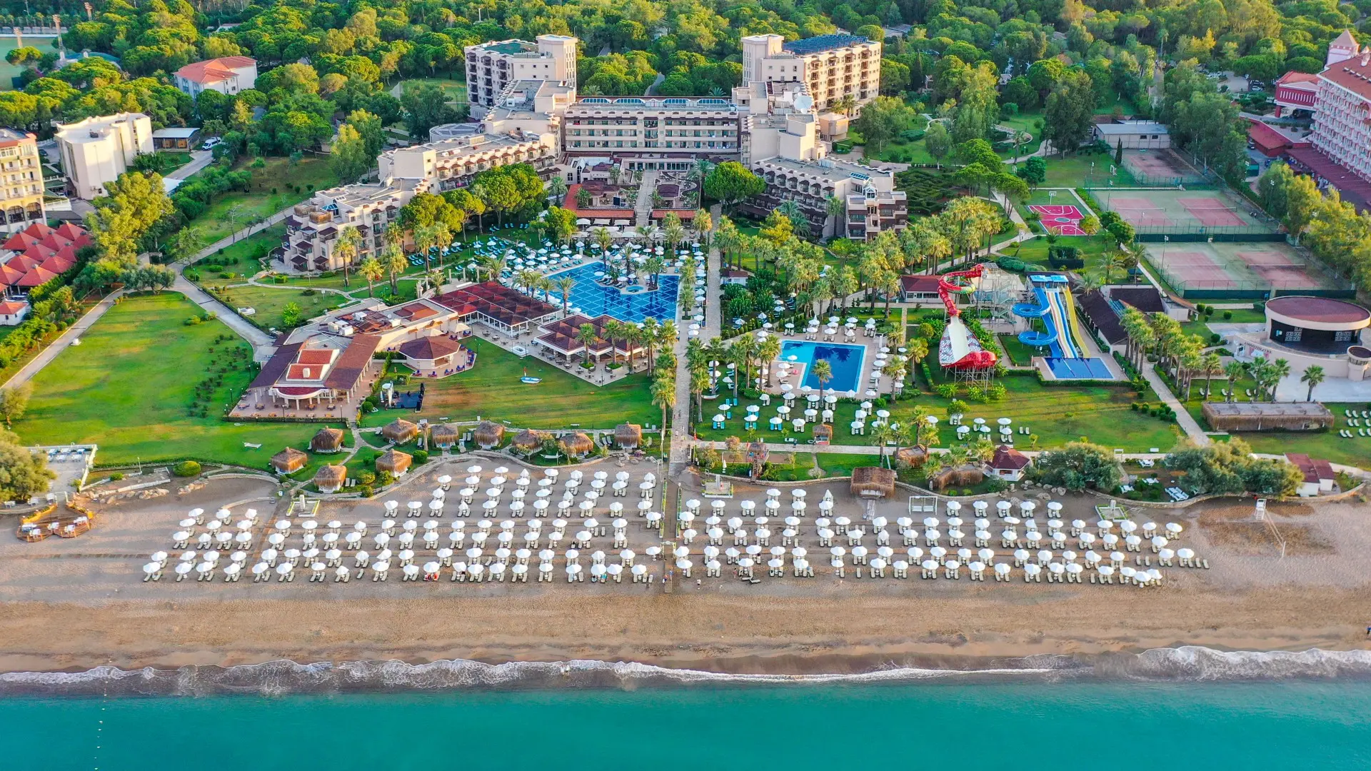 Панорама на хотела, басейните и собствения плаж на брега на морето – Crystal Tat Beach Pearl Collection, Белек