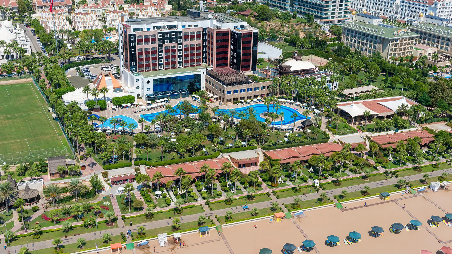 Хотелът и басейните сред зелена градина, поглед отгоре – Kamelya Collection Sentido Selin Hotel, Сиде